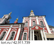 Церковь Алексия Митрополита за Яузой на фоне синего неба. Москва. Стоковое фото, фотограф Овчинникова Ирина / Фотобанк Лори