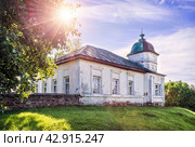 Старый дом в Молвитино, село Сусанино, Костромская область (2019 год). Стоковое фото, фотограф Baturina Yuliya / Фотобанк Лори