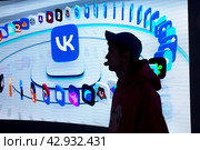 Изобращение иконок сервисов экосистемы ИТ компании ВКонтакте на мультимедийном экране в павильоне компании на Международной выставка-форуме "Россия" на территории выставочного комплекса ВДНХ в городе Москве, Россия (2024 год). Редакционное фото, фотограф Николай Винокуров / Фотобанк Лори