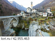 View of the Swiss mountain town of Lavertezzo. Switzerland. canton Ticino. Стоковое фото, фотограф Татьяна Яцевич / Фотобанк Лори