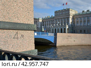 Уровень наводнения 1824 года около Синего моста. Санкт-Петербург (2016 год). Редакционное фото, фотограф Александр Алексеев / Фотобанк Лори
