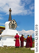 Buddhist monks hold prayer service for everyone living on Earth near sacred Stupa of Zhemchug village in Tunka Valley on Tunkinskiy Natural Park-Reserve. Siberia, Baikal region, Buryatia (2016 год). Редакционное фото, фотограф Виктория Катьянова / Фотобанк Лори