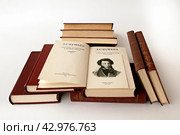 Александр Сергеевич Пушкин.Собрание сочинений и литография А.Пруцкого с портрета работы О. Кипренского. 1977 год. Стоковое фото, фотограф Елена Баранова / Фотобанк Лори