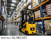 Automated Forklift doing storage in a warehouse managed by machine learning and artificial intelligence automation, robotics applied to industrial logistics. Стоковое AI-изображение, AI-художник Ярославский Максим / Фотобанк Лори