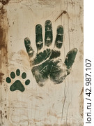 Organism imprinting a hand gesture next to a paw pattern on wood wall. Стоковое AI-изображение, AI-художник Юрий Поздников / Фотобанк Лори