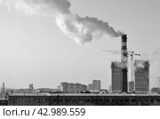 Промышленный заводской пейзаж на фоне зимнего  неба. Стоковое фото, фотограф Сергеев Валерий / Фотобанк Лори
