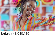Happy african american woman dancing on bright background. Стоковое AI-видео, аниматор Юрий Поздников / Фотобанк Лори