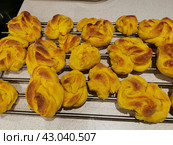 Saffron bun on kitchen background. Стоковое фото, фотограф Tamara Sushko / Фотобанк Лори