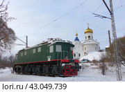 Электровоз-памятник ВЛ19-061, город Златоуст, Челябинская область (2018 год). Редакционное фото, фотограф Алексей Иванов / Фотобанк Лори