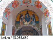 Город Сергиев Посад. Троице-Сергиевой лавра. Святые врата. Мозаичная икона в арочном проёме (2024 год). Редакционное фото, фотограф Зобков Юрий / Фотобанк Лори