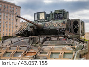 Трофейный американская боевая машина пехоты M2A2 Bradley. Выставка трофейного вооружения и военной техники, захваченной российскими военными в ходе спецоперации. Парк Победы на Поклонной горе, Москва (2024 год). Редакционное фото, фотограф Pukhov K / Фотобанк Лори