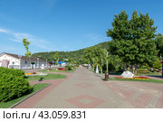 Promenade near the Central beach in Arkhipo-Osipovka (2018 год). Редакционное фото, фотограф Сергей Н / Фотобанк Лори