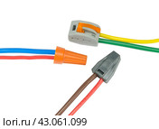 Соединители проводов без пайки на белом фоне. Push-wire connector  on white background. Стоковое фото, фотограф Татьяна Д / Фотобанк Лори