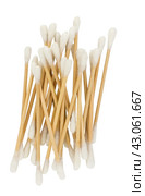 Ватные палочки для ушей на белом фоне. cotton ear swabs highlighted on a white background. Стоковое фото, фотограф Татьяна Д / Фотобанк Лори