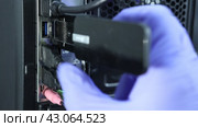 User replaces old device with new high gain wireless dual band USB adapter. Two antennas greatly extends Wi-Fi range and coverage. Стоковое видео, видеограф Владимир Григорьев / Фотобанк Лори