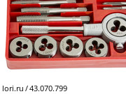 Набор инструментов для нарезания резьбы. Instrument for cutting of screw-thread. Стоковое фото, фотограф Татьяна Д / Фотобанк Лори