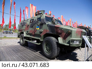 Выставка трофейной военной техники на Поклонной горе в Москве. Автомобиль "Козак-2". Год принятия на вооружение - 2016. Производитель Украина (2024 год). Редакционное фото, фотограф Наталья Волкова / Фотобанк Лори