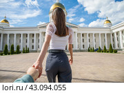 Follow me, young sexy girl holding her boyfriends hands. Стоковое фото, фотограф Андрей Аркуша / Фотобанк Лори