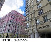 Москва ранней весной.Пересечение Малой Бронной улицы и Ермолаевского переулка. Доходный дом А.Д. Сидамона-Эристова и дом Патриарх. Россия. (2024 год). Редакционное фото, фотограф Мария Фетисова / Фотобанк Лори