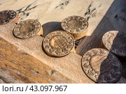 Старинные деревянные резные нарды крупным планом ( деталь) на улице под солнцем/ Old wooden backgammon. Backgammon chips close-up on the board. Стоковое фото, фотограф Iva Noel / Фотобанк Лори