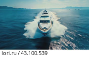 Роскошь и скорость: яхта рассекает волны морского простора. Стоковое AI-видео, аниматор Анна Добрыдень / Фотобанк Лори