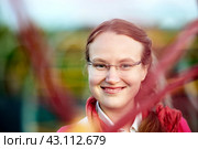 Portrait of smiling young European woman wearing diopter glasses. Стоковое фото, фотограф Владимир Григорьев / Фотобанк Лори