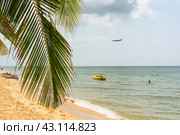 Phu Quoc Island, Vietnam, February 4, 2024 A Vietjet airline plane is landing over the beach of Phu Quoc Island. Стоковое фото, фотограф Игорь Кляхин / Фотобанк Лори