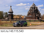 Двадцатипятиглавая церковь Покрова Пресвятой Богородицы в парковом комплексе "Усадьба Богословка" (2024 год). Редакционное фото, фотограф Роман Рожков / Фотобанк Лори