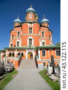 Moscow, Russia, May 3, 2024, Donskoy Monastery and Donskoye Cemetery in Moscow. Редакционное фото, фотограф Александр Поташев / Фотобанк Лори