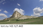 Crimean landmark White Rock, rapid and beautiful movement of clouds over the top, 4k, time-lapse (2021 год). Стоковое видео, видеограф photoff / Фотобанк Лори