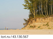 Kaliningrad region, Russia -  August 18, 2022: Beautiful high shore of the Baltic sea in summer sunny day, Calmness, peaceful in nature. Soft blue and yellow colors. Hot. Mature women walk and talk. Редакционное фото, фотограф YuryKara / Фотобанк Лори