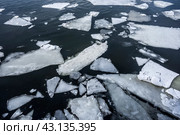 Debacle. Abstract background of drifting ice on water. Стоковое фото, фотограф Iva Noel / Фотобанк Лори
