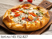 Homemade savory galette with vegetables, wheat pie with tomatoes, zucchini, Стоковое фото, фотограф Natalia Gdovskaia / Фотобанк Лори