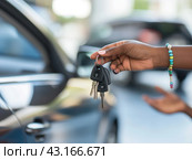 Hand Holding Car Keys. Стоковое AI-изображение, AI-художник Кирилл Черезов / Фотобанк Лори