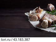 Beef bone and vegetable ingredients for cooking broth. Healthy food with collagen and amino acids. Copy space. Стоковое фото, фотограф Глущенко Елена / Фотобанк Лори