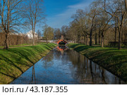 Cross bridge (Krestovy bridge) in the Alexander Park of Tsarskoye Selo on a sunny spring day, Pushkin, St. Petersburg, Russia. Стоковое фото, фотограф Ula Ulachka / Фотобанк Лори