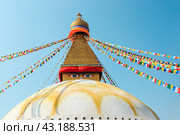 Prayer buddhist flags fluttering in the wind on the Boudhanath stupa in Kathmandu, Nepal (2018 год). Стоковое фото, фотограф VittoriaChe / Фотобанк Лори