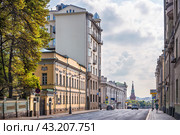 Улица Знаменка, Усадьба М.П. Арбузовой, доходный дом Шамшиной, Москва (2023 год). Стоковое фото, фотограф Baturina Yuliya / Фотобанк Лори