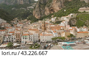 Aerial view of Amalfi town with its iconic bell tower and surrounding landscape in summer Italy (2024 год). Стоковое видео, видеограф Ольга Сухарева / Фотобанк Лори