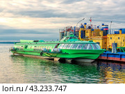 Hydrofoil Meteor at the pier in Petrozavodsk. Стоковое фото, фотограф Владимир Ушаров / Фотобанк Лори