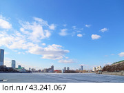 Екатеринбург весной. Городской пруд (2016 год). Редакционное фото, фотограф Светлана Зотеева / Фотобанк Лори