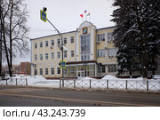 Администрация городского округа Наро-Фоминск в Московской области. Пасмурный зимний день. (2022 год). Редакционное фото, фотограф Александр Кузнецов / Фотобанк Лори