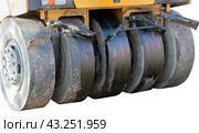 Пневмошинный каток  на белом фоне. Heavy Vibration roller compactor for road repairing. Стоковое фото, фотограф Татьяна Д / Фотобанк Лори