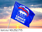 Flag of the party United Russia (2019 год). Редакционное фото, фотограф FotograFF / Фотобанк Лори
