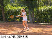 A woman is playing tennis on a clay court. Стоковое фото, фотограф Константин Шишкин / Фотобанк Лори