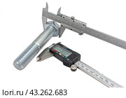 Штангенциркуль измеряет размер головки болта. Vernier calipers and screw-bolt. Стоковое фото, фотограф Татьяна Д / Фотобанк Лори