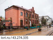 Предновогодне украшенный Курортный проспект. Зеленоградск. Калининградская область. Россия (2023 год). Редакционное фото, фотограф Сергей Афанасьев / Фотобанк Лори