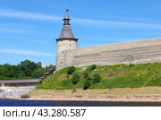 Башня Кутекрома (Наугольная круглая), Псковский Кром (Кремль) (2018 год). Редакционное фото, фотограф Алексей Иванов / Фотобанк Лори