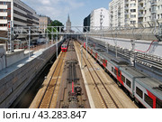 Московские центральные диаметры (МЦД) в районе Басманного тупика. Москва (2024 год). Редакционное фото, фотограф Илюхина Наталья / Фотобанк Лори