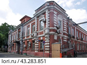 Москва. Хомутовский тупик, 7. Доходный дом В.А. Хлудова. Центральная поликлиника № 3 МВД России (2024 год). Редакционное фото, фотограф Илюхина Наталья / Фотобанк Лори